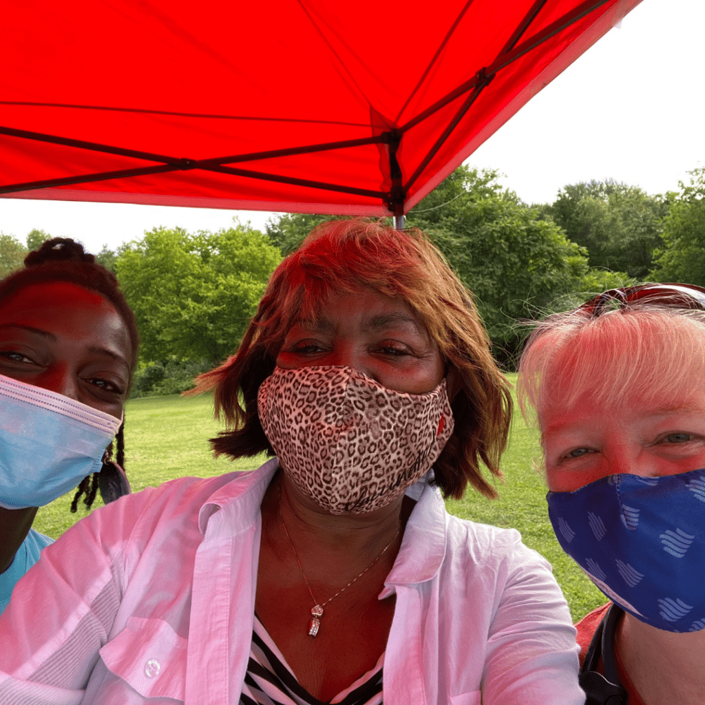 Photo of Leigh Battle with two women at a recent vendor fair held outdoors
